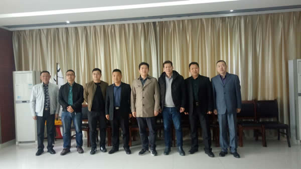 宜都市招商局领导莅临尊龙凯时就是博官方光电参观考察